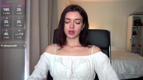 Olivia online show from 11-04-25, 09:03