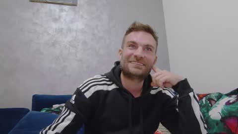 Snapshot of 10in_deluxe chatting on 12-18-25, 06:47 10in_deluxe online show from 12-18-25, 06:47