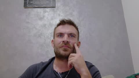 Snapshot of 10in_deluxe chatting on 12-22-25, 10:40 10in_deluxe online show from 12-22-25, 10:40