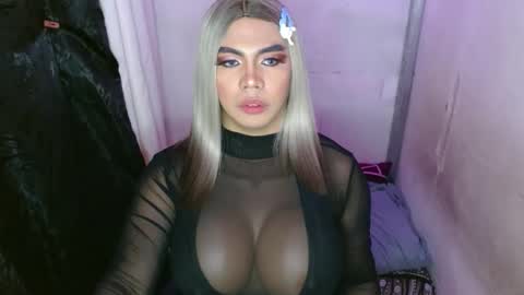 Snapshot of 11inchsinglecious chatting on 02-17-25, 10:29 HUGECOCK online show from 02-17-25, 10:29