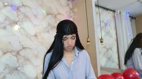 Snapshot of 18_milu chatting on 10-21-25, 01:56 MILU online show from 10-21-25, 01:56