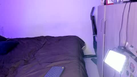 Snapshot of 19adam98 chatting on 01-31-25, 10:21 Adam and Venus online show from 01-31-25, 10:21