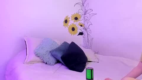 Snapshot of 19adam98 chatting on 09-17-25, 10:55 Adam and Venus online show from 09-17-25, 10:55