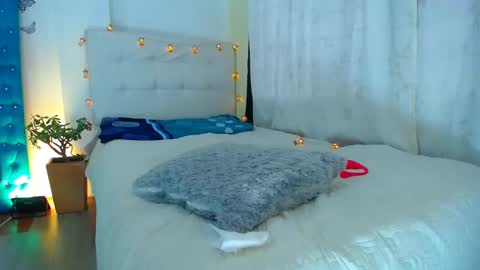 Snapshot of 19vanee chatting on 02-02-25, 04:11 stef read my description online show from 02-02-25, 04:11