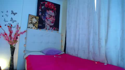 Snapshot of 19vanee chatting on 02-09-25, 04:18 stef read my description online show from 02-09-25, 04:18