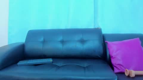 Snapshot of 19vanee chatting on 02-16-25, 01:47 stef read my description online show from 02-16-25, 01:47