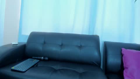 Snapshot of 19vanee chatting on 02-22-25, 07:58 stef read my description online show from 02-22-25, 07:58