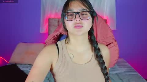 Snapshot of 1_scarllet_ chatting on 03-21-26, 02:42 1_scarllet_ online show from 03-21-26, 02:42