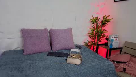 Snapshot of 1anya chatting on 11-11-25, 11:43 anya online show from 11-11-25, 11:43