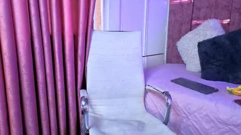 Snapshot of 1anya chatting on 11-13-25, 07:57 anya online show from 11-13-25, 07:57