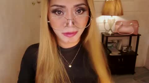 Snapshot of 1bigsurprise4you chatting on 12-29-24, 08:58 angel online show from 12-29-24, 08:58