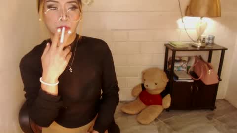 Snapshot of 1bigsurprise4you chatting on 02-11-25, 05:40 angel online show from 02-11-25, 05:40