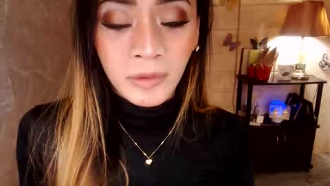 Snapshot of 1bigsurprise4you chatting on 10-28-25, 05:22 angel online show from 10-28-25, 05:22