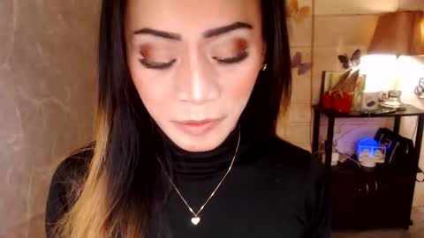 Snapshot of 1bigsurprise4you chatting on 11-03-25, 05:25 angel online show from 11-03-25, 05:25