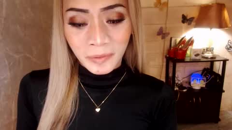 Snapshot of 1bigsurprise4you chatting on 11-12-25, 05:46 angel online show from 11-12-25, 05:46