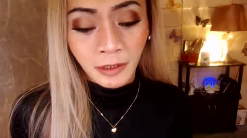 Snapshot of 1bigsurprise4you chatting on 11-19-25, 07:03 angel online show from 11-19-25, 07:03