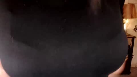 Snapshot of 1bigsurprise4you chatting on 11-21-25, 08:29 angel online show from 11-21-25, 08:29