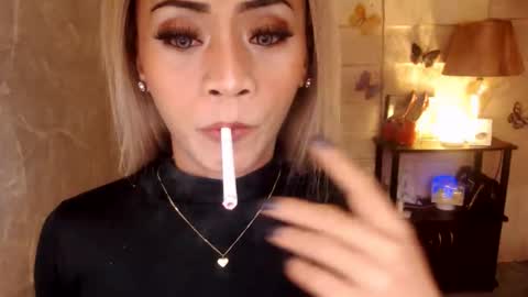 Snapshot of 1bigsurprise4you chatting on 11-22-25, 07:24 angel online show from 11-22-25, 07:24