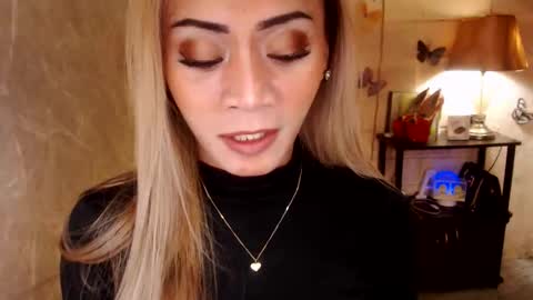 Snapshot of 1bigsurprise4you chatting on 11-27-25, 11:29 angel online show from 11-27-25, 11:29