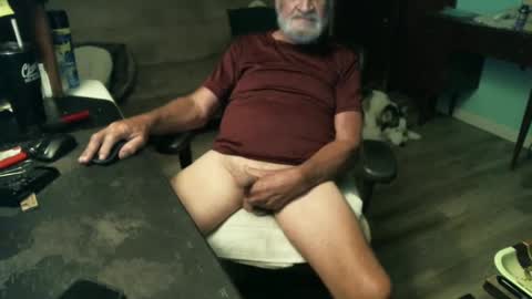 Snapshot of 1handyanddee chatting on 10-12-25, 02:43 1handyanddee online show from 10-12-25, 02:43