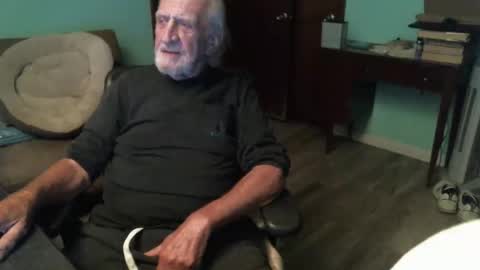 Snapshot of 1handyanddee chatting on 11-14-25, 02:43 1handyanddee online show from 11-14-25, 02:43