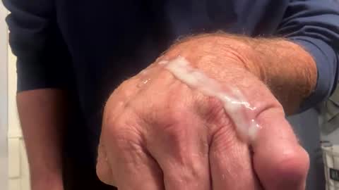 1hunglo412 online show from 10-28-25, 12:14