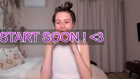 Lily 3 online show from 11-04-25, 03:44