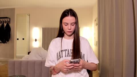 Lily 3 online show from 01-10-26, 08:54