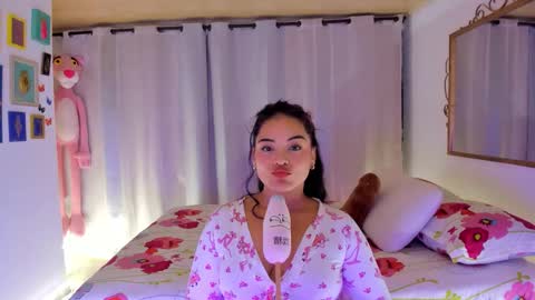 laiaa rivas online show from 11-18-25, 02:06