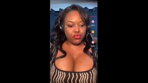 Lillycakes online show from 02-16-26, 02:40