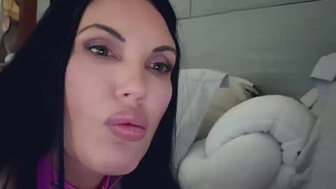 Onna online show from 02-15-26, 07:51