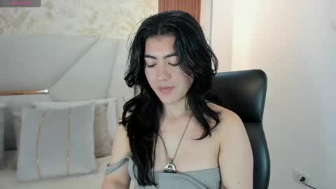 Snapshot of 1m_emily chatting on 12-12-24, 09:37 . online show from 12-12-24, 09:37