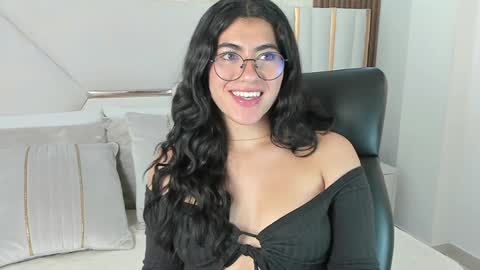 Snapshot of 1m_emily chatting on 01-22-25, 10:05 . online show from 01-22-25, 10:05