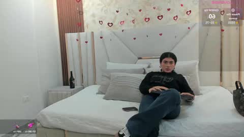 Snapshot of 1m_emily chatting on 02-27-25, 02:53 . online show from 02-27-25, 02:53