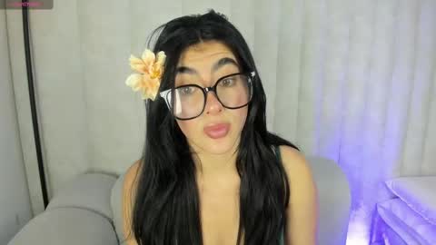 Snapshot of 1m_emily chatting on 09-08-25, 09:25 . online show from 09-08-25, 09:25