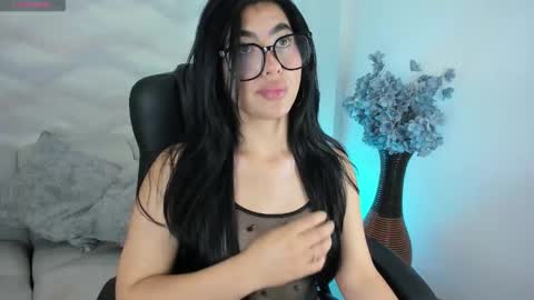 Snapshot of 1m_emily chatting on 09-09-25, 04:50 . online show from 09-09-25, 04:50