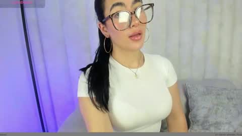 Snapshot of 1m_emily chatting on 09-11-25, 08:31 . online show from 09-11-25, 08:31