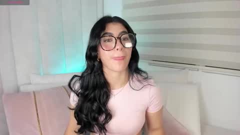 Snapshot of 1m_emily chatting on 09-25-25, 09:18 . online show from 09-25-25, 09:18