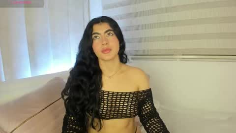 Snapshot of 1m_emily chatting on 10-06-25, 03:59 . online show from 10-06-25, 03:59