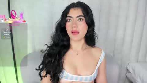 Snapshot of 1m_emily chatting on 11-19-25, 10:21 . online show from 11-19-25, 10:21