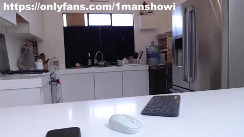Snapshot of 1manshow11 chatting on 12-24-24, 08:05 1manshow11 online show from 12-24-24, 08:05