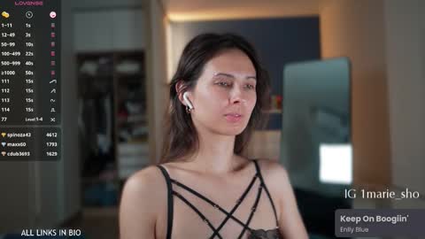 Snapshot of 1mari_01 chatting on 10-09-25, 06:06 Marie online show from 10-09-25, 06:06