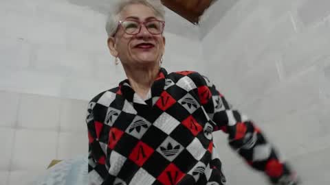 Snapshot of 1miss_monserrate chatting on 01-17-25, 10:11 Miss Monserrate online show from 01-17-25, 10:11