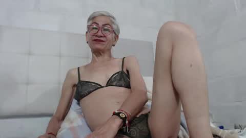 Snapshot of 1miss_monserrate chatting on 02-10-25, 01:55 Miss Monserrate online show from 02-10-25, 01:55