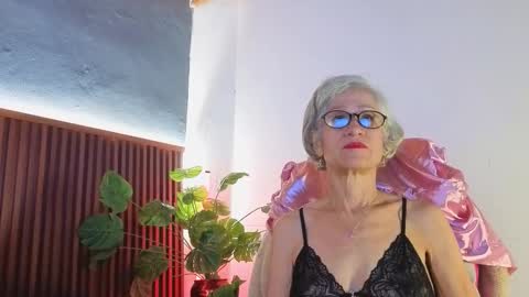 Snapshot of 1miss_monserrate chatting on 02-11-26, 01:16 Miss Monserrate online show from 02-11-26, 01:16