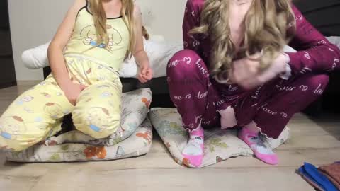 Snapshot of 1nwardly_beauty chatting on 11-06-25, 07:37 molly online show from 11-06-25, 07:37