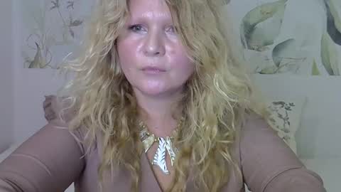 Snapshot of 1sunflower chatting on 10-22-25, 12:05 1sunflower online show from 10-22-25, 12:05