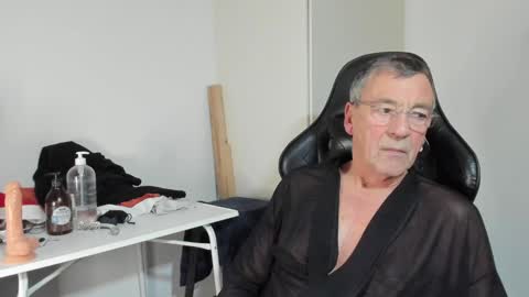 Henk online show from 12-28-24, 05:14