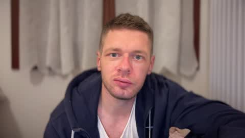 Snapshot of 2017ssseeexxx chatting on 12-17-24, 04:00 Romano online show from 12-17-24, 04:00