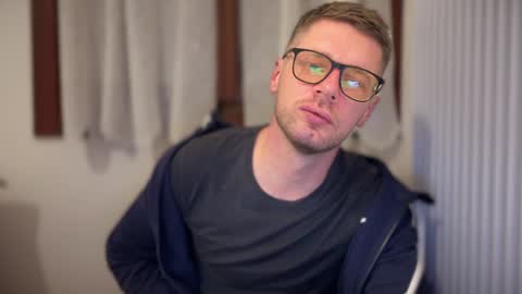 Snapshot of 2017ssseeexxx chatting on 01-10-25, 06:17 Romano online show from 01-10-25, 06:17